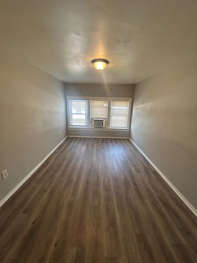 4030 Taylor Blvd in Louisville, KY - Building Photo - Building Photo