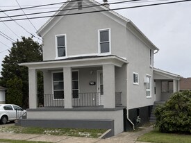 425 W Grace St in Old Forge, PA - Building Photo