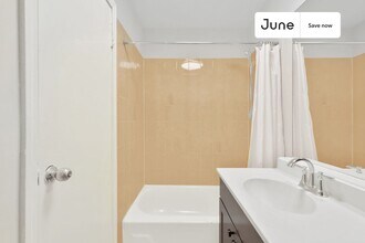 247 W 63rd St, Unit 5C in New York, NY - Building Photo - Building Photo