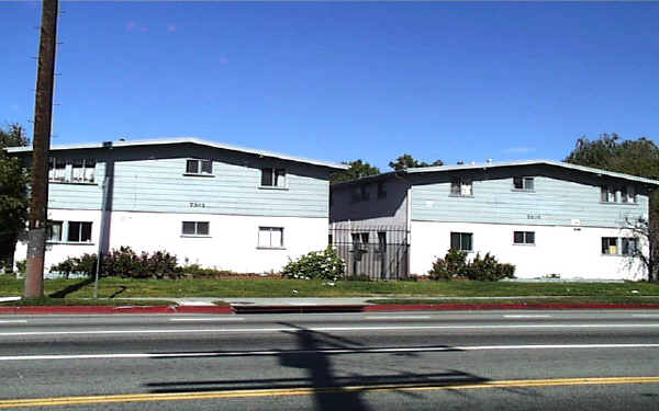 Woodman Garden in Van Nuys, CA - Building Photo