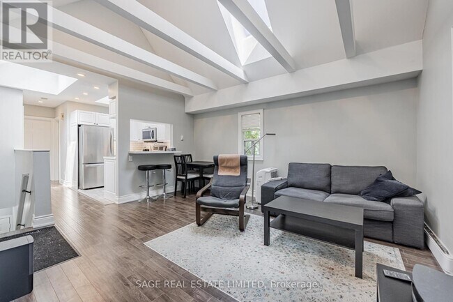 213 Langley Ave in Toronto, ON - Building Photo - Building Photo