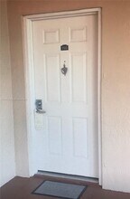 15295 SW 106th Ln in Miami, FL - Foto de edificio - Building Photo