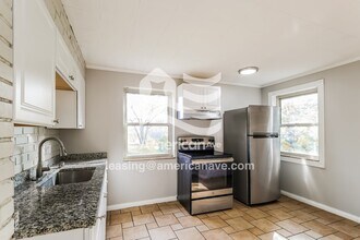 8250 Royal Heights Dr in Cincinnati, OH - Foto de edificio - Building Photo