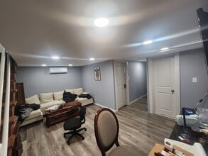 111 Dubois Ave, Unit Apartment in Staten Island, NY - Foto de edificio - Building Photo