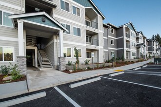 Huntington Place Apartments in Puyallup, WA - Building Photo - Building Photo