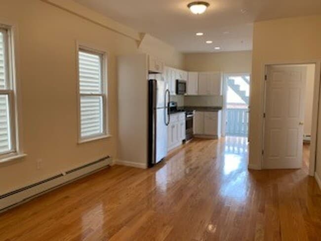 16 Chelsea St in Boston, MA - Building Photo - Building Photo