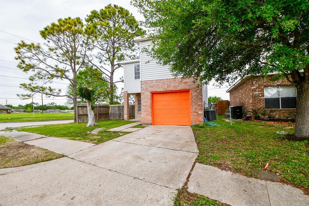 7744 Sign St in Missouri City, TX - Building Photo