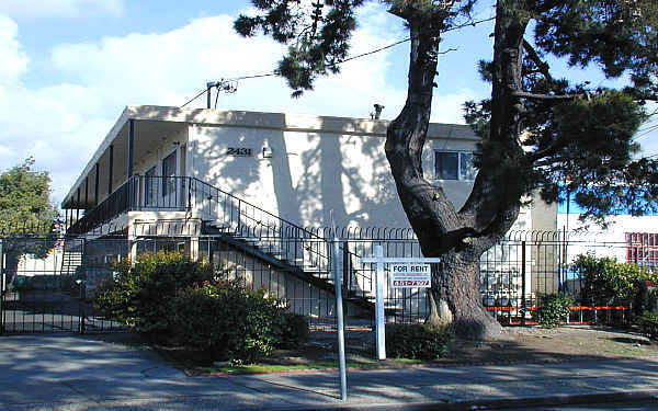 2431 106th Ave in Oakland, CA - Building Photo - Building Photo