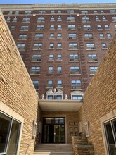 The Fairmont & Monticello Apartments in St. Louis, MO - Foto de edificio - Building Photo