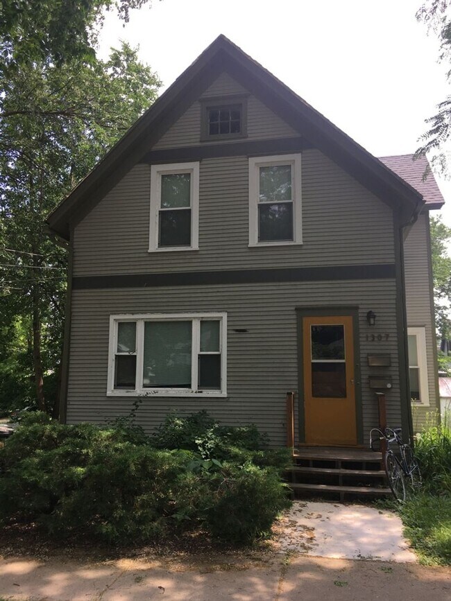 property at 1307 E Mifflin St