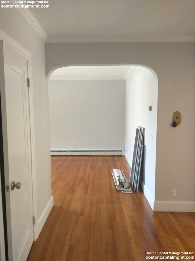 14 Mt Ida St, Unit 3 in Newton, MA - Foto de edificio - Building Photo