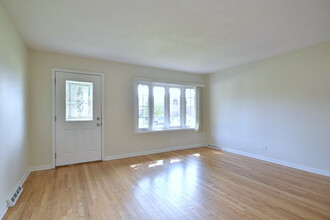 796 Adele St in Elmhurst, IL - Foto de edificio - Building Photo