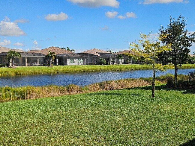 9985 SW Trumpet Tree Cir in Port St. Lucie, FL - Building Photo - Building Photo