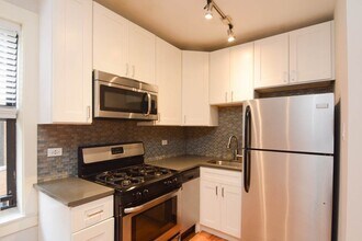 2425 N Kedzie Blvd in Chicago, IL - Foto de edificio - Building Photo