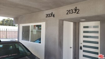 2133 Carmona Ave in Los Angeles, CA - Building Photo