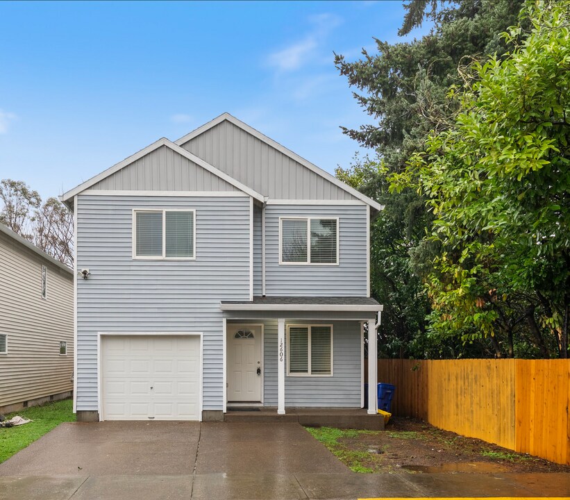 12606 SE Ramona St in Portland, OR - Building Photo