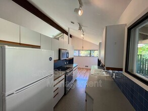 4426 SW 34th Ave in Portland, OR - Building Photo - Building Photo