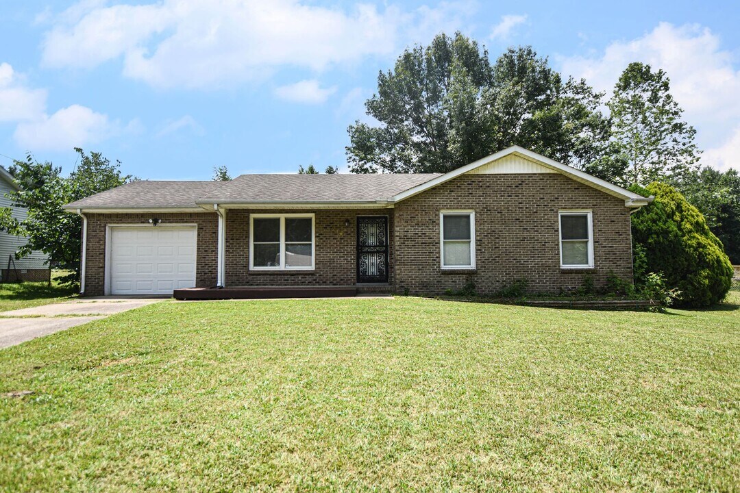 216 Bob White Dr in Clarksville, TN - Building Photo