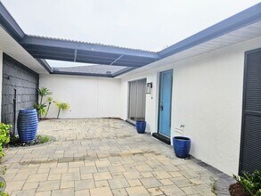 523 SE 24th Ave in Cape Coral, FL - Building Photo - Building Photo