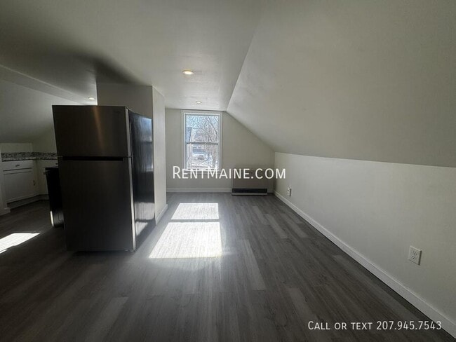 7 Bennett Ave, Unit 4 in Skowhegan, ME - Building Photo - Building Photo