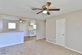 5226 N 9th St in Abilene, TX - Building Photo - Building Photo