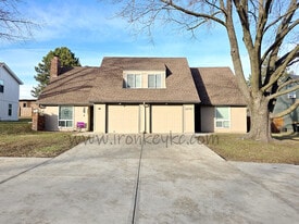 10176 Haskins St in Lenexa, KS - Building Photo