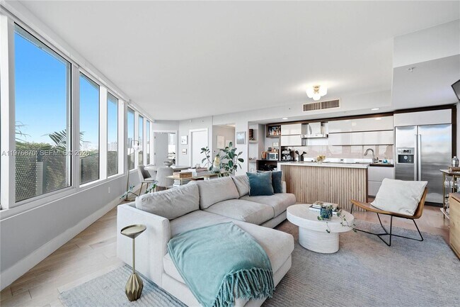 2155 Washington Ct in Miami Beach, FL - Building Photo - Building Photo