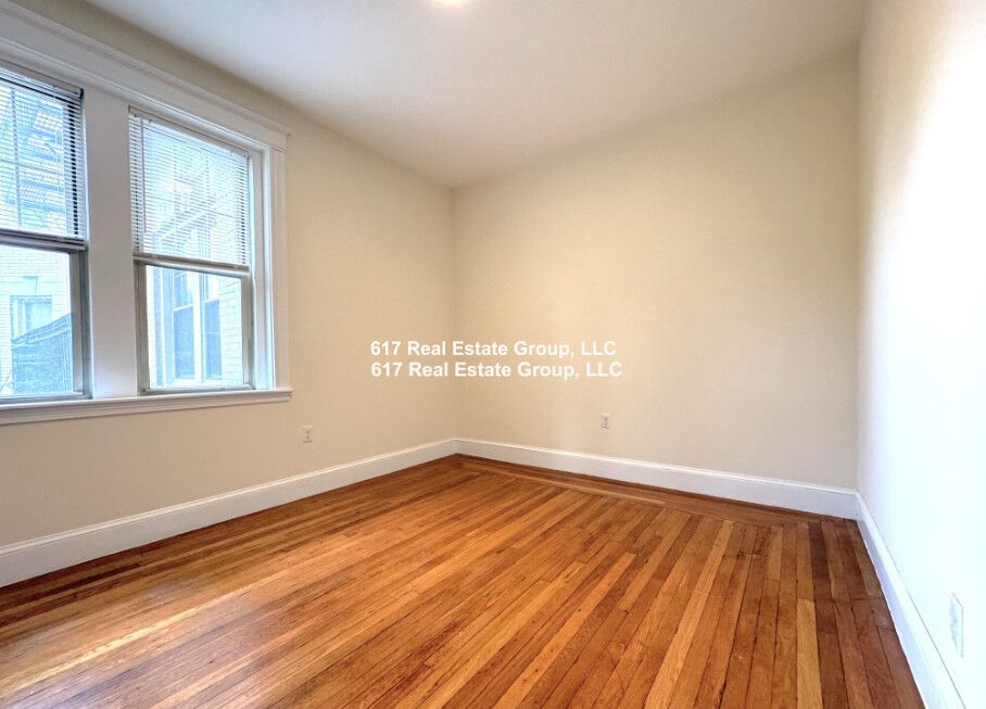 29 Park Dr in Boston, MA - Building Photo