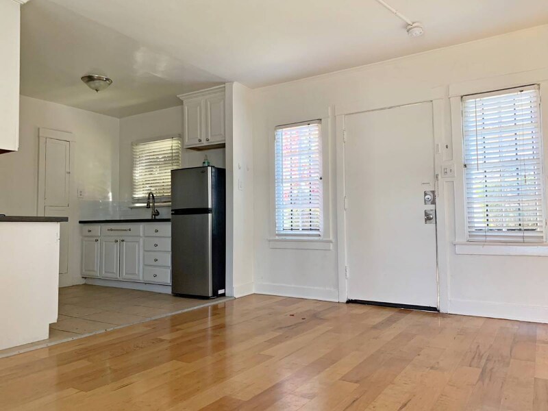 5414 Fountain Ave in Los Angeles, CA - Building Photo