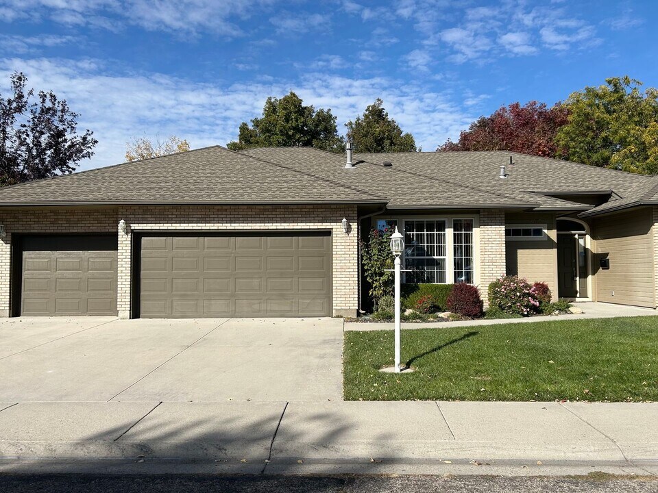 8470 W Donnybrook Dr in Boise, ID - Building Photo