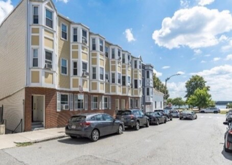 204 H St in Boston, MA - Building Photo