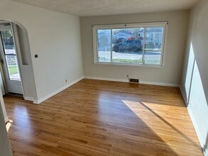 1302 Kingston Ave in Racine, WI - Building Photo - Building Photo