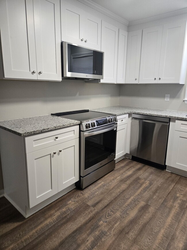 property at 2218 Lakeland Rd