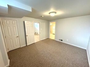 201 E Indian Spring Dr, Unit Unit 1 - Yard - Utilities in Silver Spring, MD - Building Photo - Building Photo