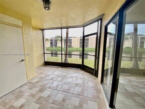 3199 Foxcroft Rd, Unit 113 in Miramar, FL - Building Photo - Building Photo