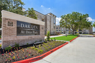 Dakota at Deer Park in Deer Park, TX - Building Photo - Building Photo