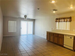 10456 Wellington Manor Ave in Las Vegas, NV - Building Photo - Building Photo