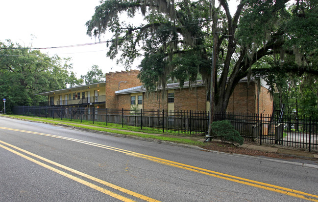 Meridian Oaks Apartments in Tallahassee, FL - Building Photo - Building Photo