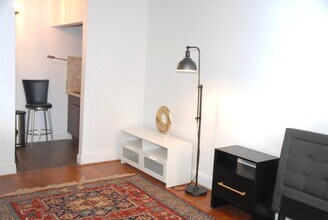 334 E 53rd St in New York, NY - Building Photo - Building Photo