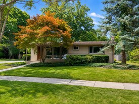 1914 Witherbee Dr in Troy, MI - Building Photo