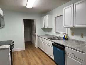 2543 E Ann Arbor Ave in Dallas, TX - Building Photo - Building Photo