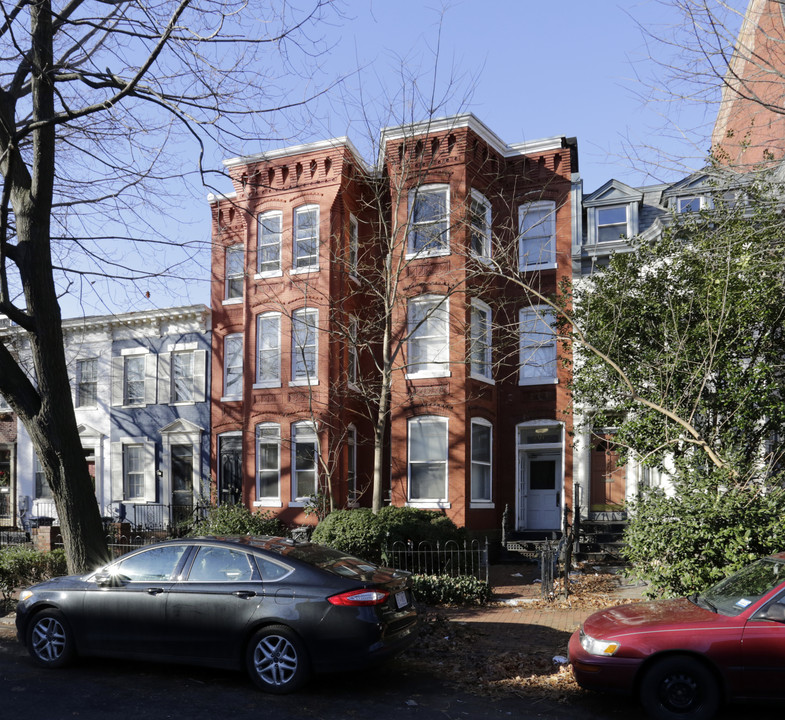 207 3rd St SE in Washington, DC - Building Photo