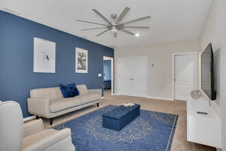 7511 Oakmoss Loop in Davenport, FL - Building Photo - Building Photo