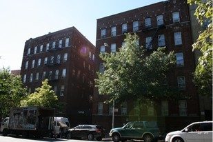 990 Bronx Park Apartments