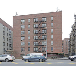 14725 Northern Blvd in Flushing, NY - Building Photo - Building Photo