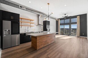 2124 E 6th St in Austin, TX - Building Photo