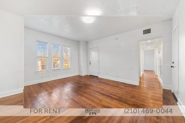 property at 1630 W Rosewood Ave