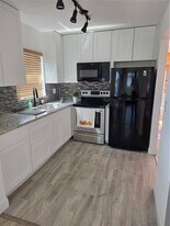 3048 Sunrise Lakes Dr E in Sunrise, FL - Building Photo