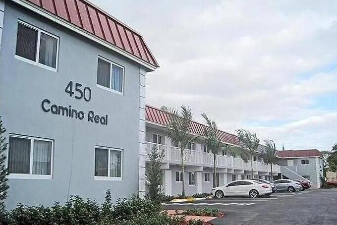450 W Camino Real in Boca Raton, FL - Building Photo