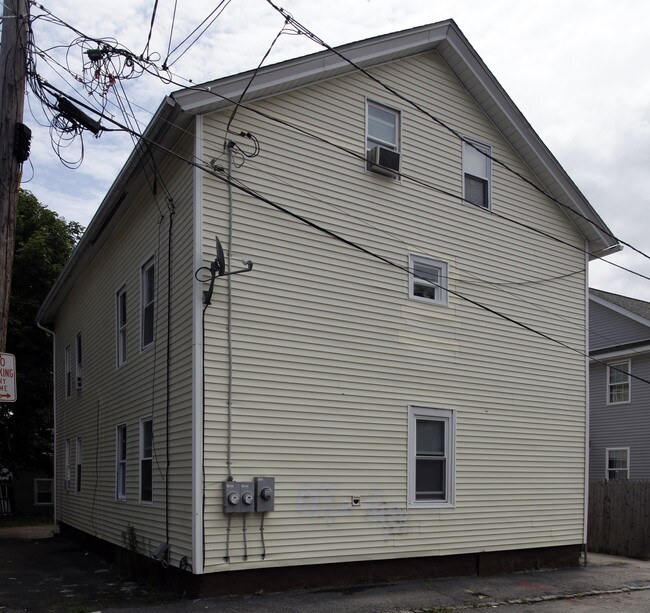 1 Ware Ct in Providence, RI - Foto de edificio - Building Photo